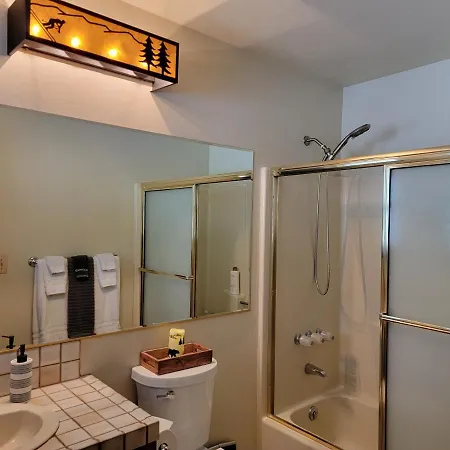 Four Seasons Getaway-Private Hot Spa With Pine Tree Views-Walk To Village And Pineknot Trailhead-Plus King Bed! Lac Big Bear Extérieur photo
