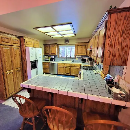 Four Seasons Getaway-Private Hot Spa With Pine Tree Views-Walk To Village And Pineknot Trailhead-Plus King Bed! Lac Big Bear Extérieur photo