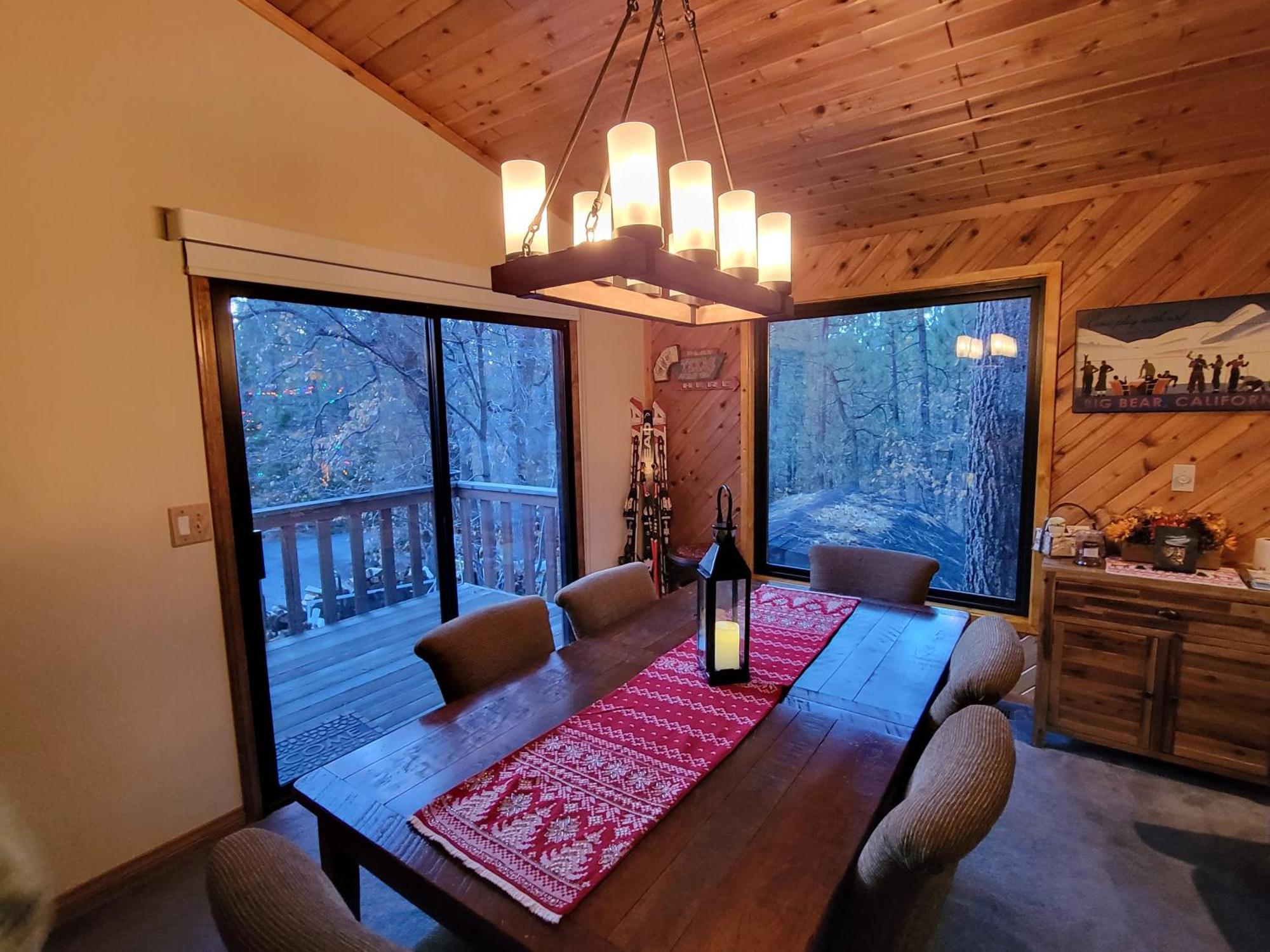 Hébergement de vacances Four Seasons Getaway-Private Hot Spa With Pine Tree Views-Walk To Village And Pineknot Trailhead-Plus King Bed! Lac Big Bear